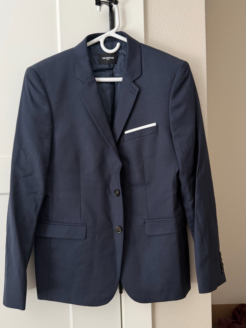 The Kooples men’s Navy Blazer with White Pocket Trim FR 48 slim fit NWT